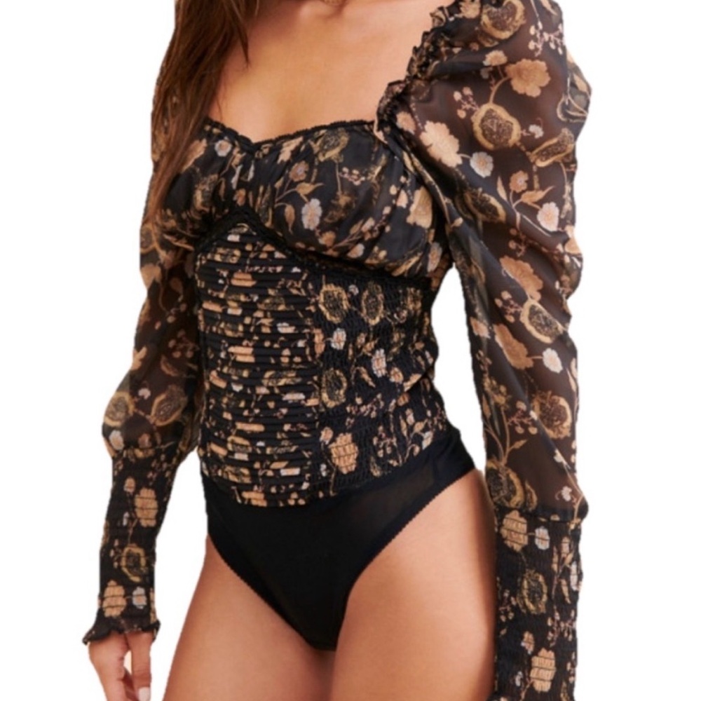 FREE PEOPLE Brunch Date
Black Floral Long Sleeve
Bodysuit Size Large NWT
